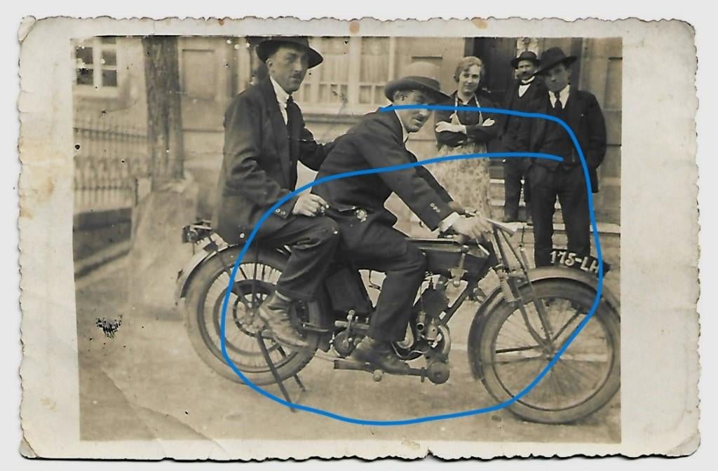Terrot motor moto twee broers met hoed fotokaart, Verzenden, 1920 tot 1940, Ongelopen, Voertuig