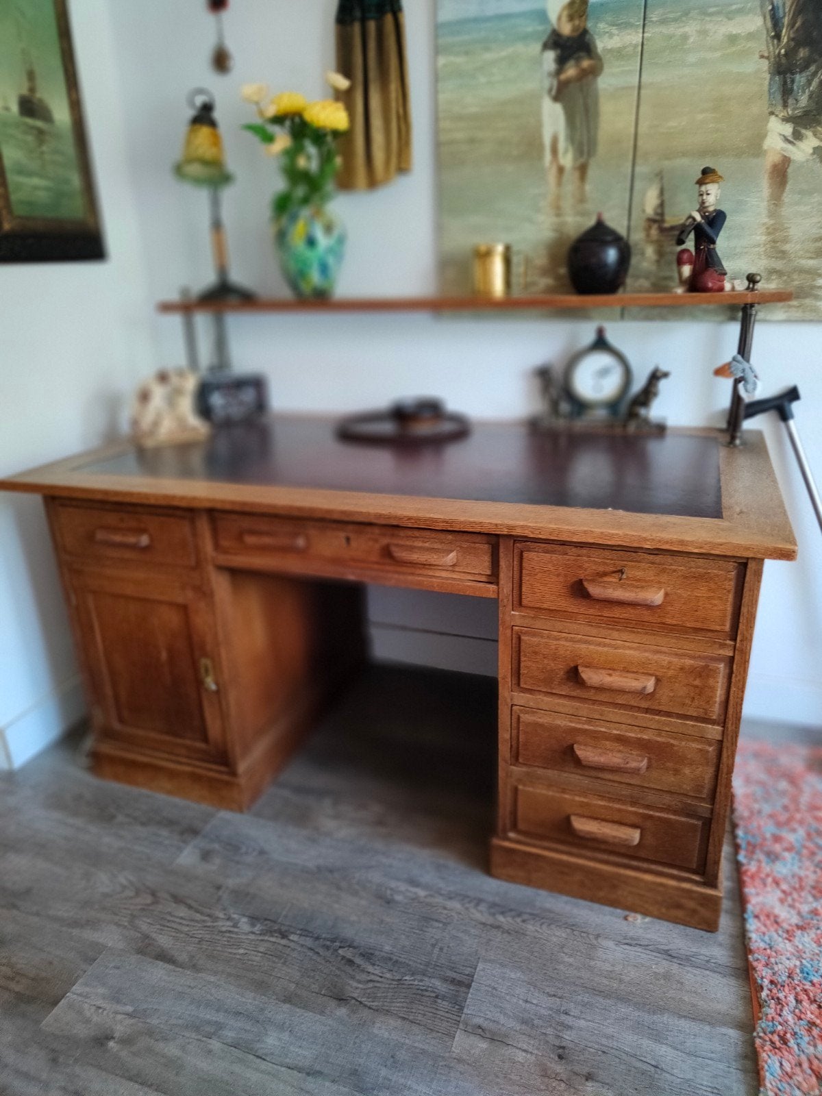 Oud eiken bureau met opstaande schap en leren ingelegd blad, Ophalen