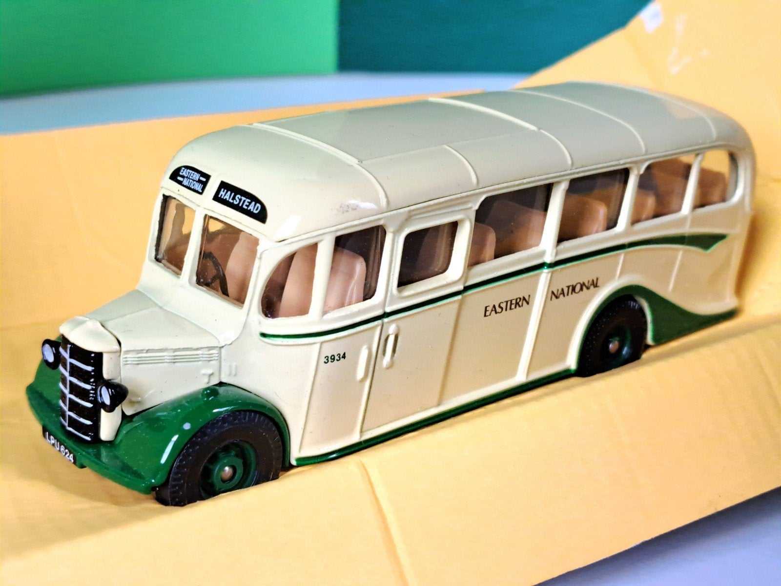 Corgi Classics Bedford type OB Coach Eastern National, Hobby en Vrije tijd, Modelauto's | 1:50, Ophalen of Verzenden, Zo goed als nieuw