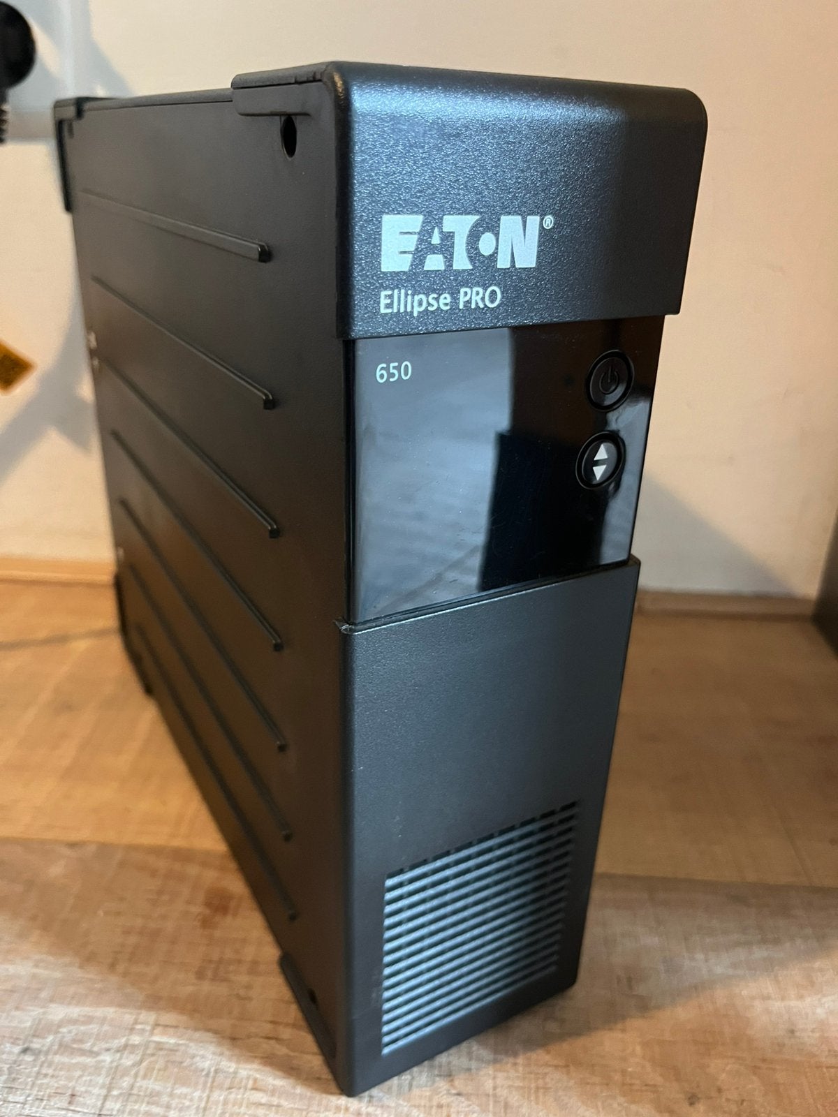 Eaton Ellipse Pro 650 DEFECT!, Ophalen of Verzenden, Gebruikt