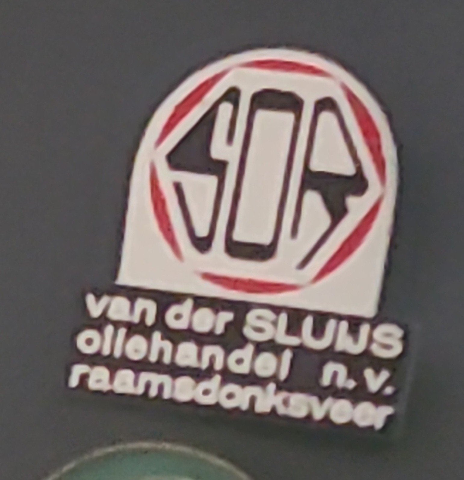 Speldje: Van der Sluis Oliehandel n.v. Raamsdonksveer, Verzenden, Gebruikt, Overige onderwerpen, Speldje of Pin
