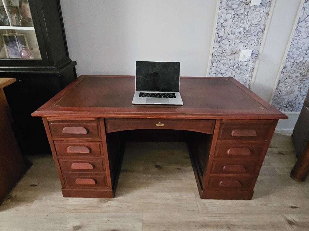 Klassiek Antiek Bureau met lades afm. 90x160x80, Ophalen, Gebruikt, Klassiek walnoot bureau – Meubles Arbey “Au Vieux Noyer”