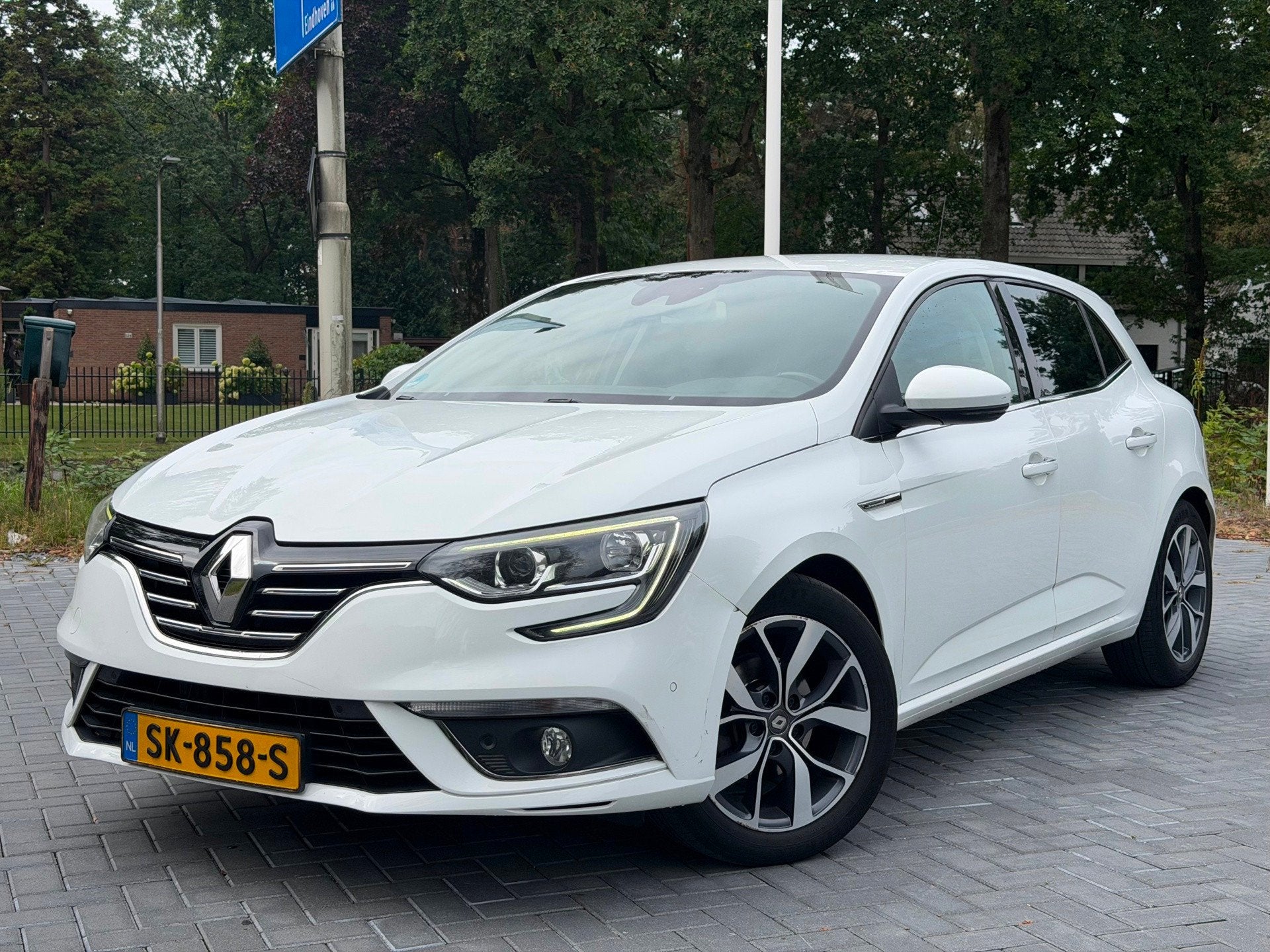 Renault Mégane 1.2 TCe Bose Automaat/Clima/Cruise/Leer/Navi, Dealer onderhouden, Gebruikt, Euro 6, 4 cilinders