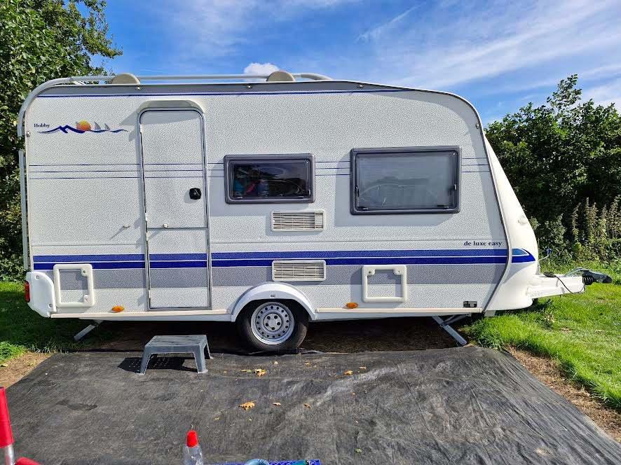 Te koop hobby caravan de luxe Easy 2003, Hobby, Treinzit, Particulier, Schokbreker