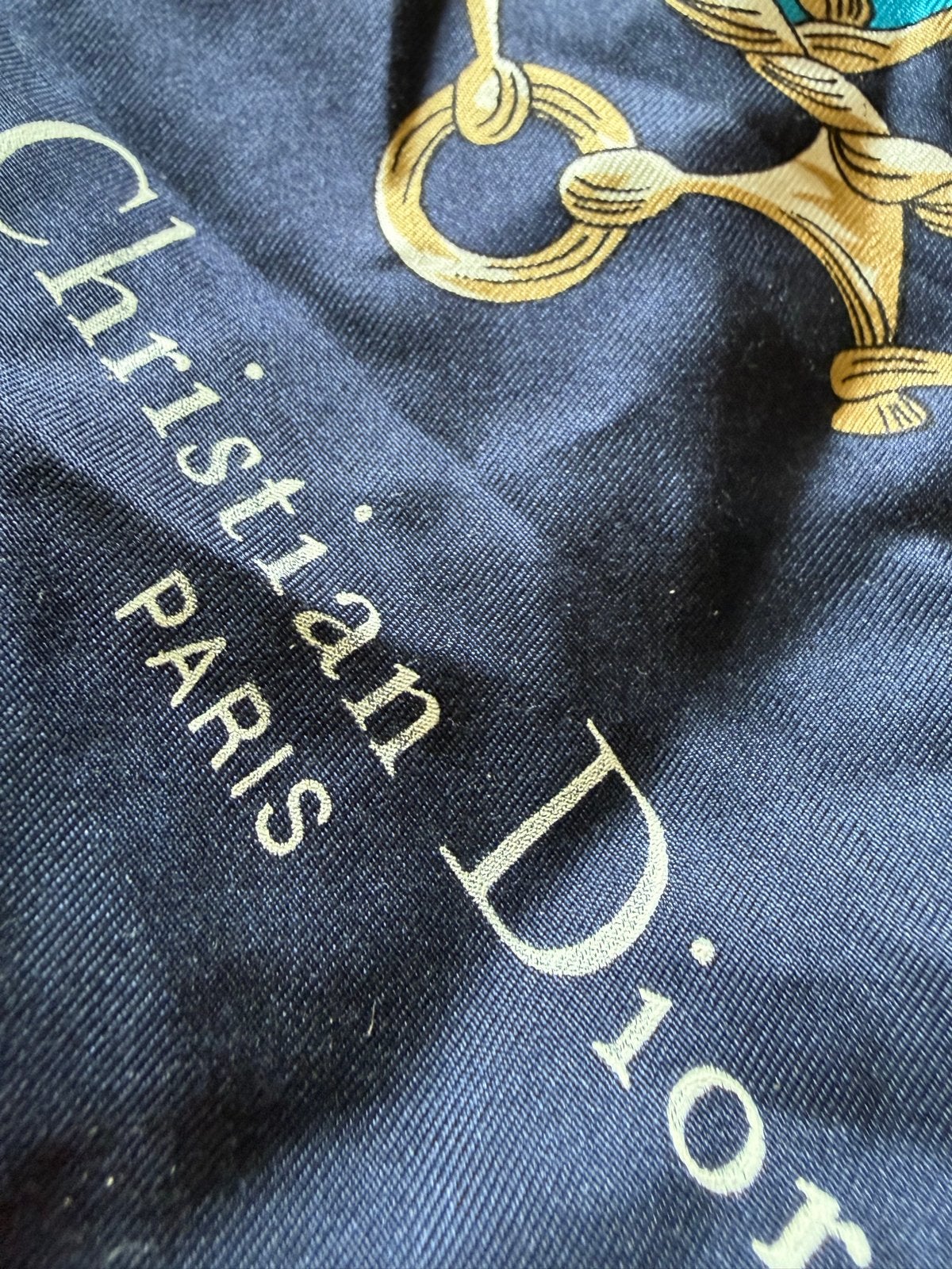 Christian Dior Zijden Sjaal - Zeer Goede Staat, Kleding | Dames, Overige Dameskleding, Ophalen of Verzenden, Zo goed als nieuw