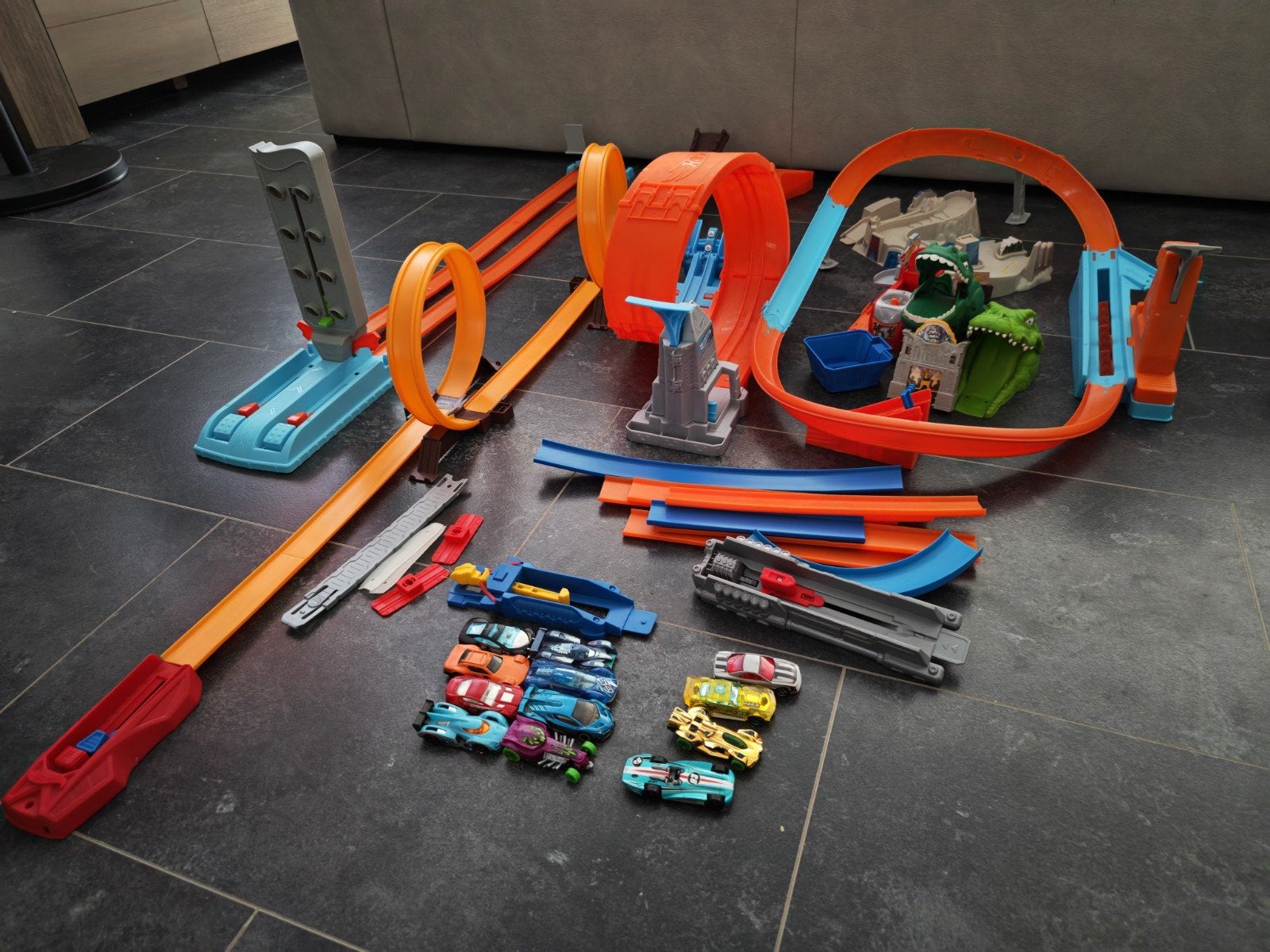 Grote Hot Wheels set met banen, auto's en accessoires, Ophalen, Hot Wheels, Handmatig, Met looping