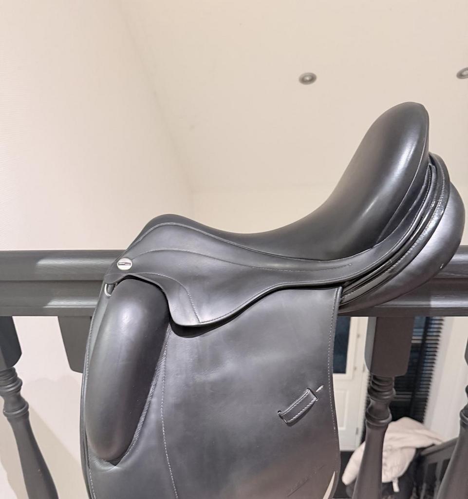 Erreplus Freestyle dressuur zadel 17 inch, Ophalen, Zo goed als nieuw, Dressuur