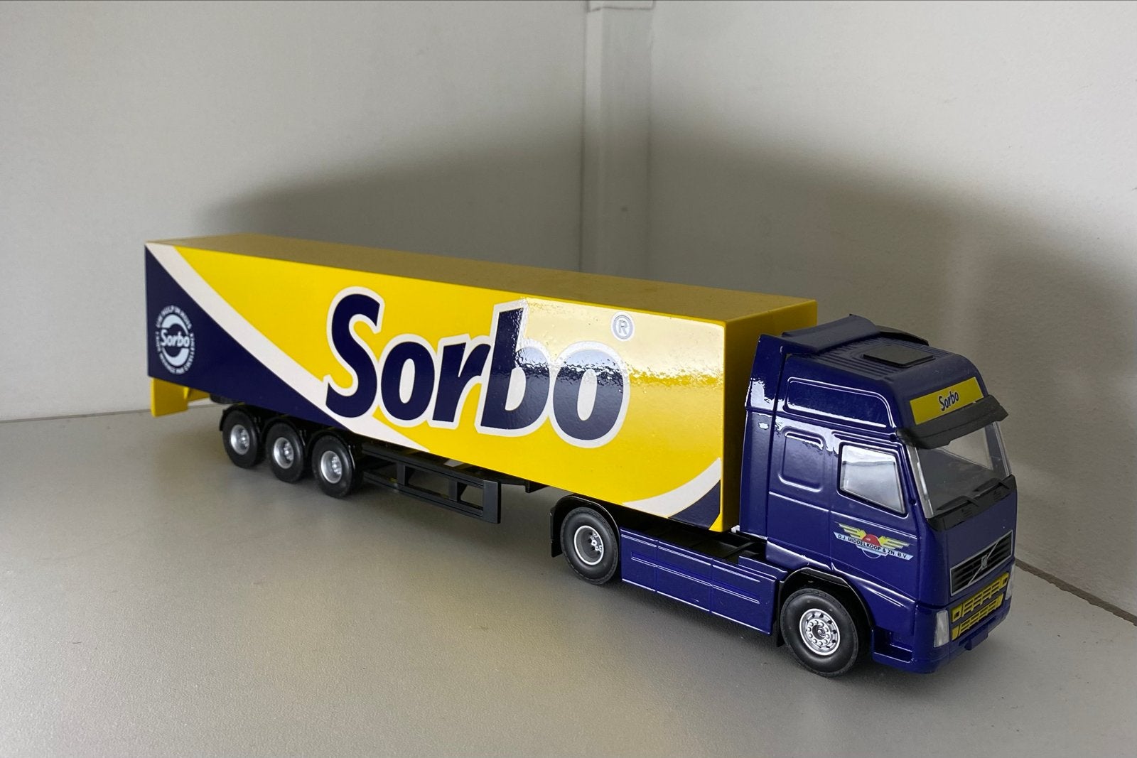 Volvo Middelkoop met Sorbo reclame - Model vrachtwagen, Overige merken, Gebruikt, 1:50 of kleiner, Ophalen of Verzenden