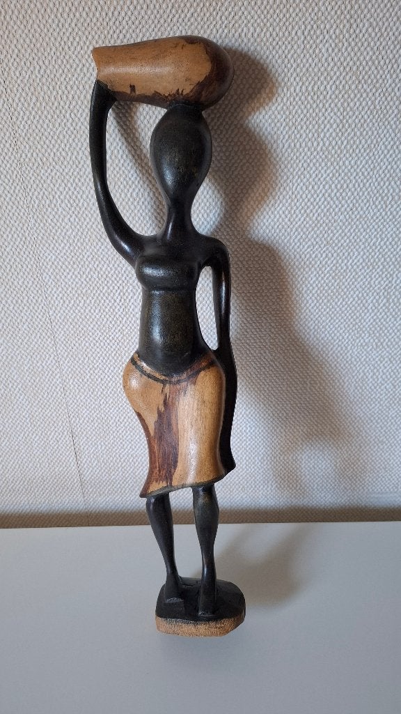 Prachtig handgesneden Afrikaans houten beeld–Vrouw met Kruik, Hout, 40 cm, Afrika, Ophalen of Verzenden