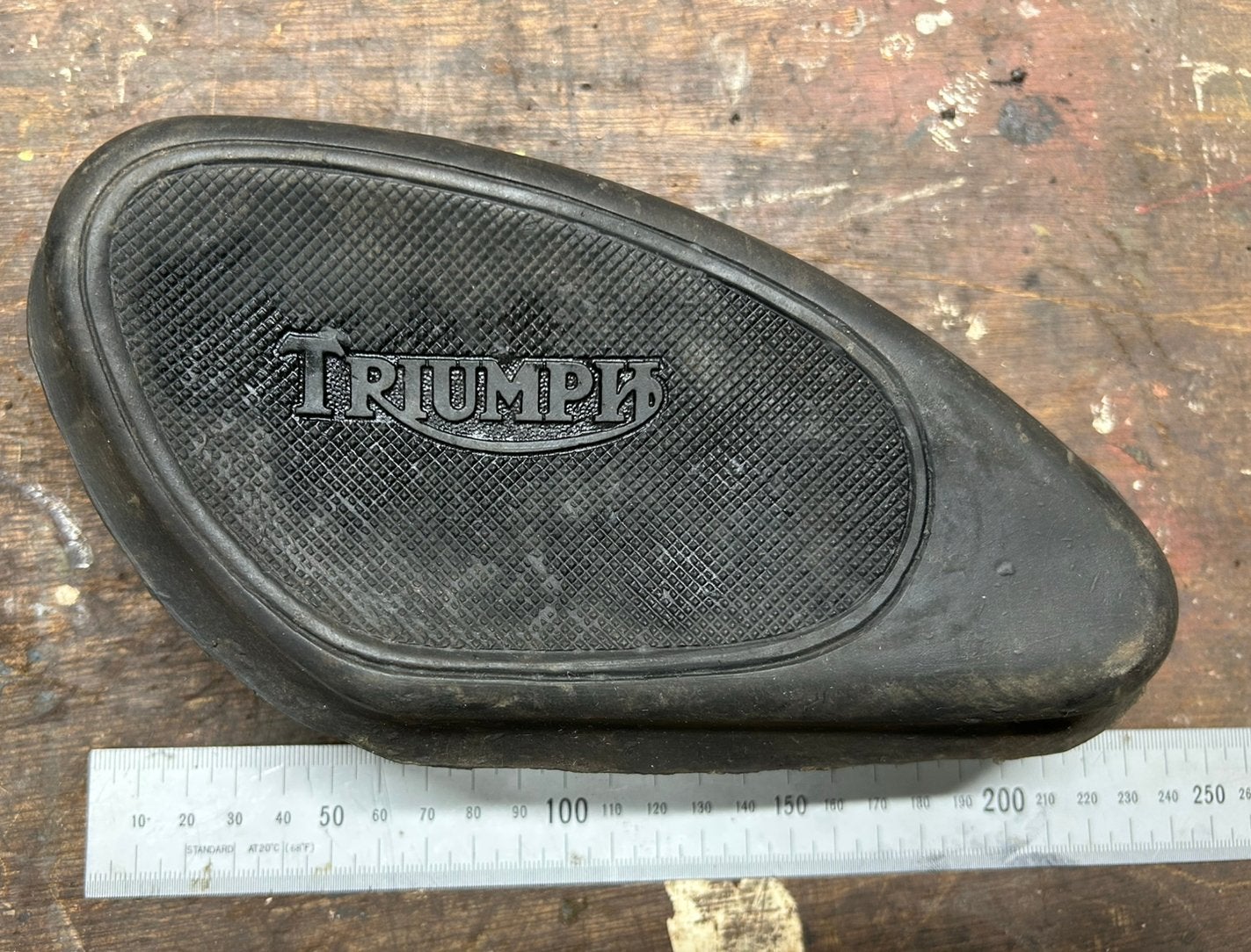 Tankrubber/kneepad links Triumph oldtimer motor, Motoren, Ophalen of Verzenden, Gebruikt