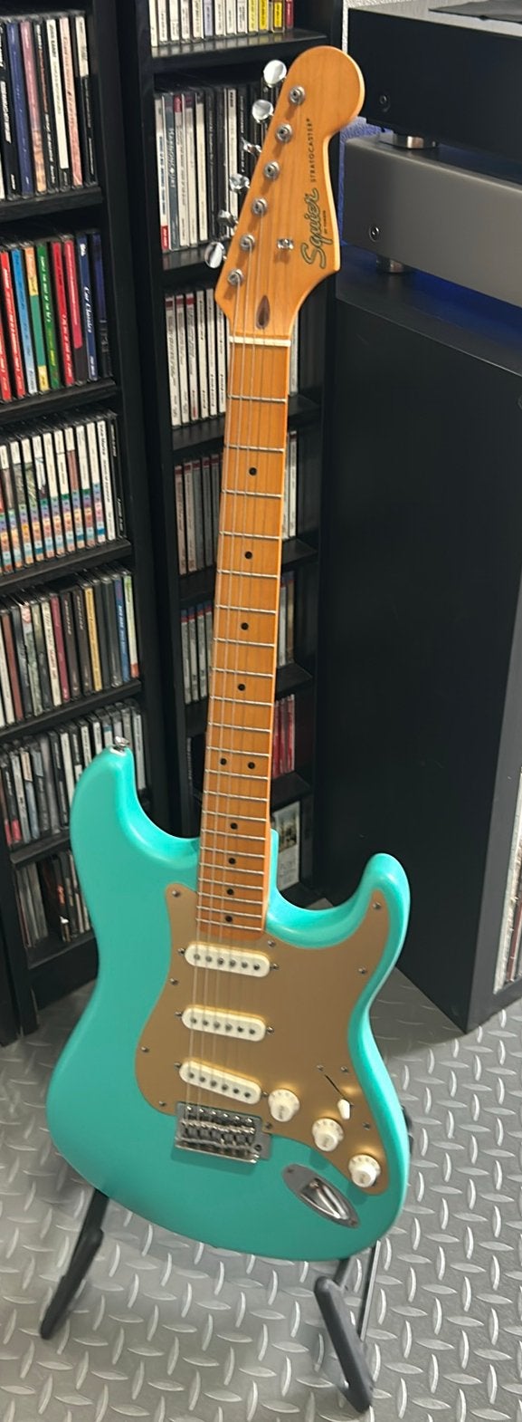 Squier Stratocaster 40th Anniversary Vintage Edition, Muziek en Instrumenten, Ophalen of Verzenden, Zo goed als nieuw, Solid body