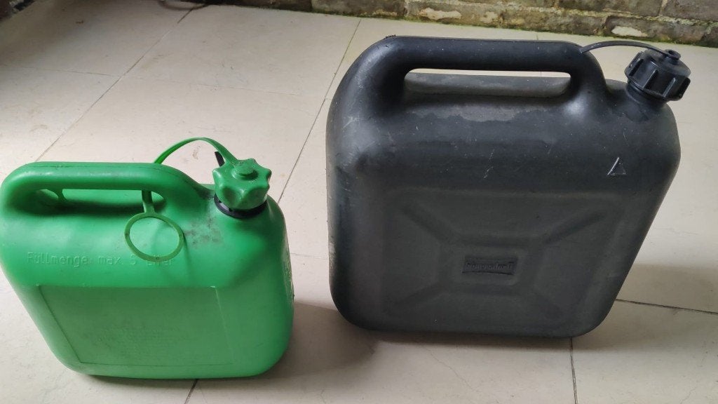 Benzinekan brandstof jerrycan 10 L en 5 L, Auto diversen, Overige Auto diversen, Ophalen of Verzenden