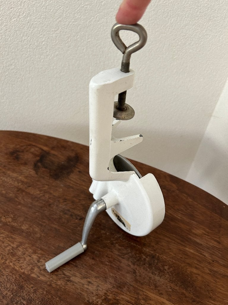 Vintage handmatige snijmachine - wit metaal, Huis en Inrichting, Keuken | Keukenbenodigdheden, Ophalen, Gebruikt, Metaal, Snijmachine