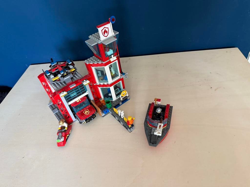 Lego City Brandweerkazerne 60215 en 60213 met instructies, Ophalen, City, Lego, Zo goed als nieuw