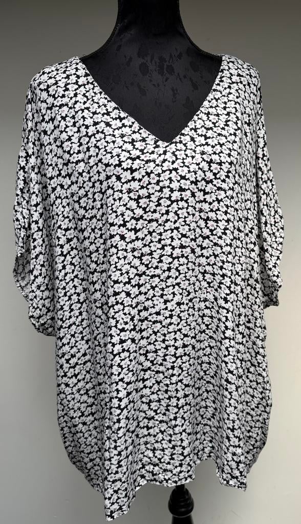 Superleuke zwart/witte tuniek bloemen STUDIO UNTOLD 54/56, Kleding | Dames, Grote Maten, Ophalen of Verzenden, Zo goed als nieuw