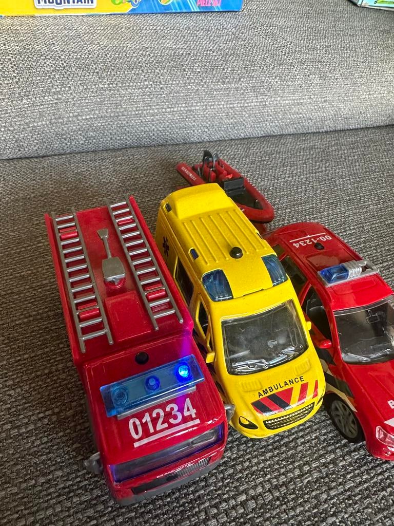 Speelgoed hulpdiensten: brandweer, ambulance, reddingsboot, Ophalen of Verzenden, Zo goed als nieuw