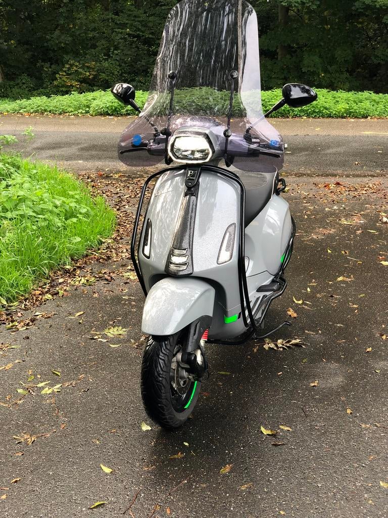 Vespa sprint of primavera gezocht, Fietsen en Brommers, Scooters | Vespa, Ophalen, Zo goed als nieuw, Benzine, Overige modellen