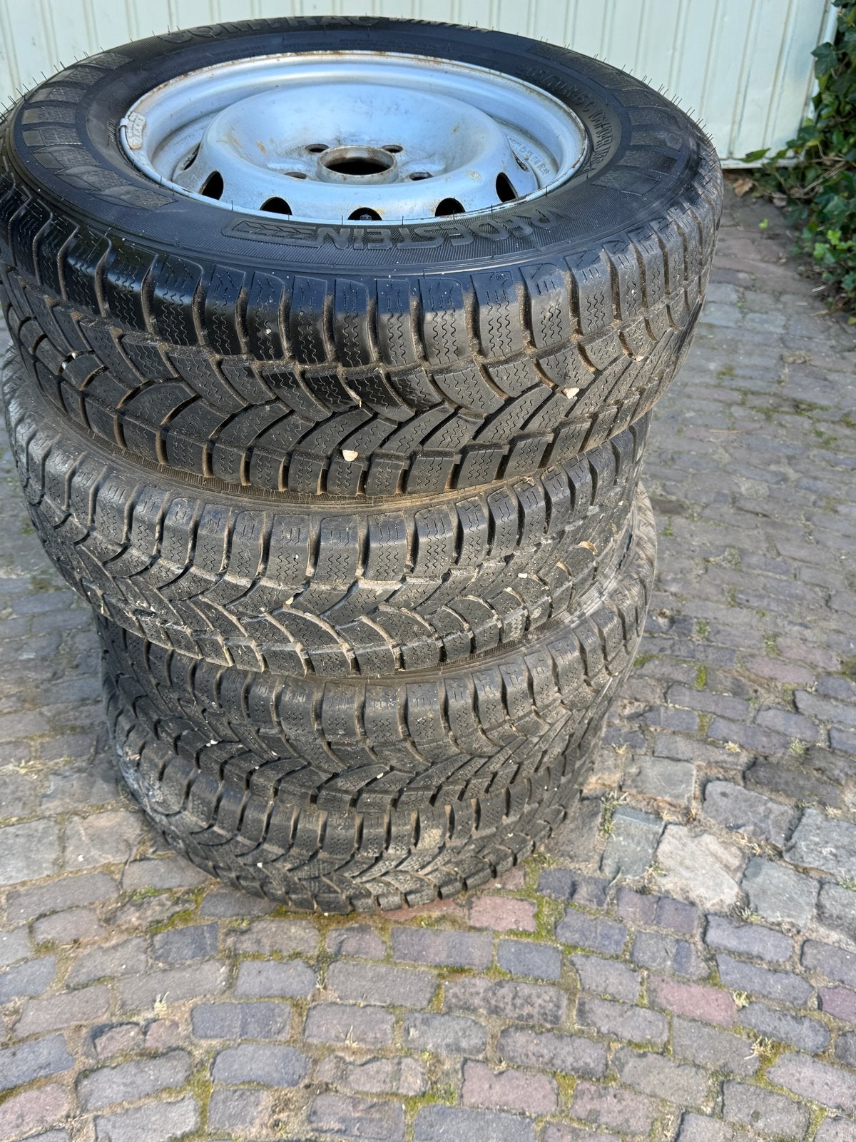 Vredestein Comtrac Winterbanden op stalen velgen 205/70 R15C, Auto-onderdelen, Ophalen, 15 inch, Banden en Velgen, Bestelwagen