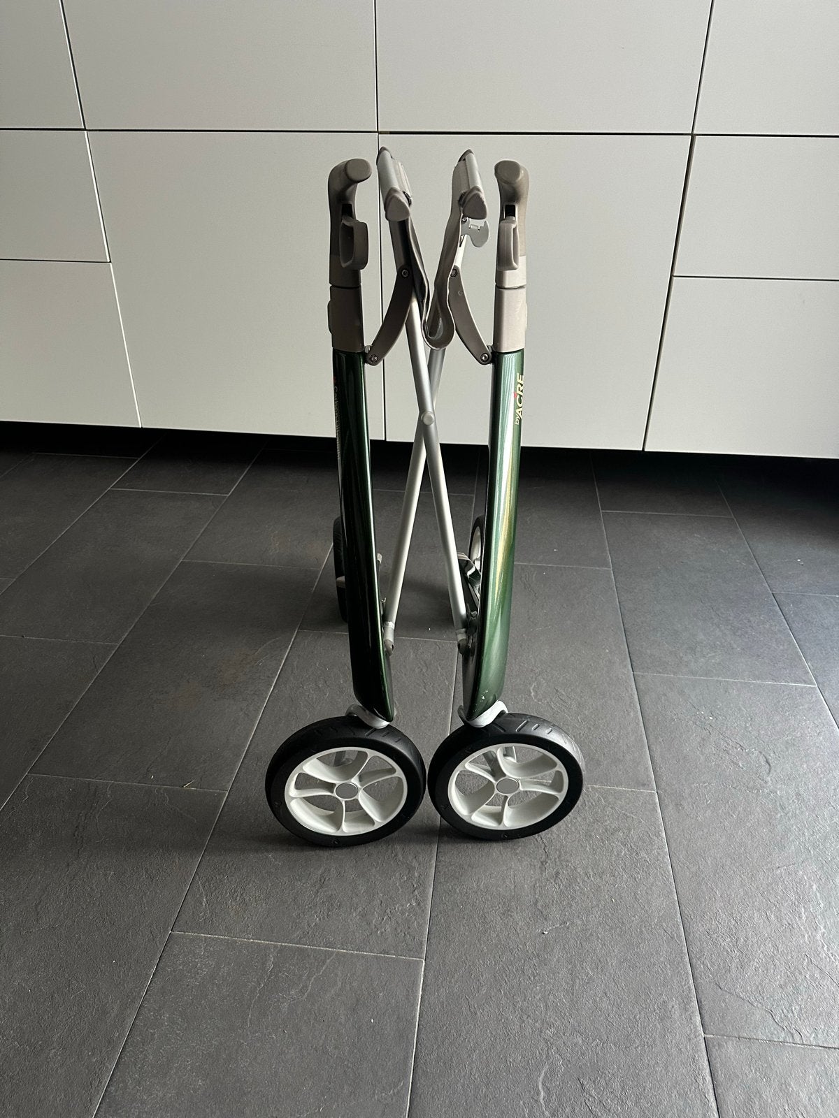 Rollator olijfgroen by acre (regular size), Diversen, Ophalen, Lichtgewicht, Zo goed als nieuw
