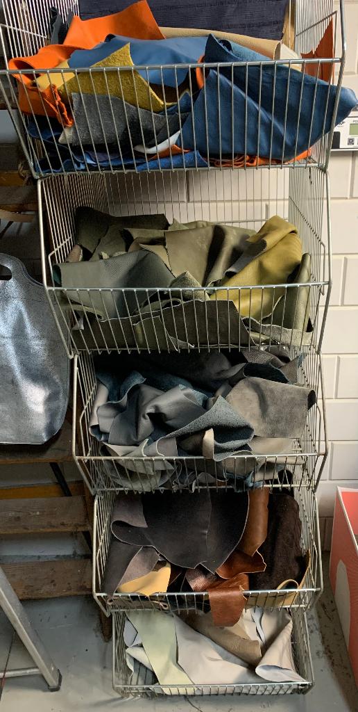 Bakken vol met effen rest leren lapjes, Overige kleuren, Leer of Kunstleer, Nieuw, Ophalen of Verzenden