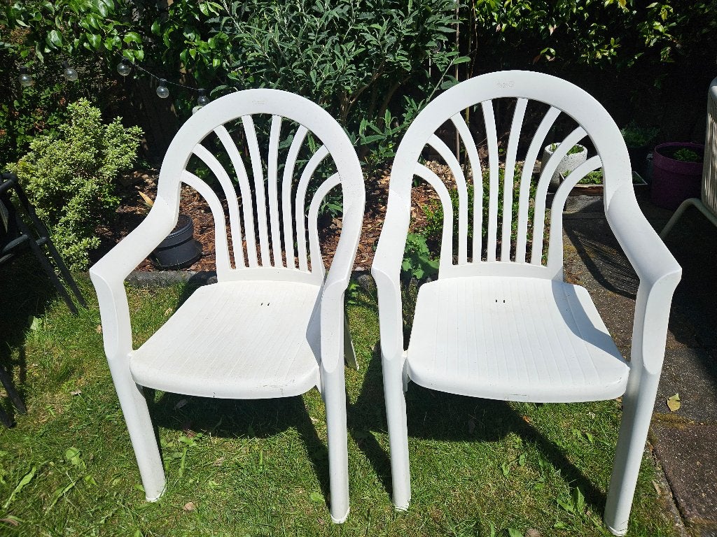Twee witte Hartman tuinstoelen, Tuin en Terras, Tuinstoelen, Ophalen, Gebruikt, Kunststof, Stapelbaar