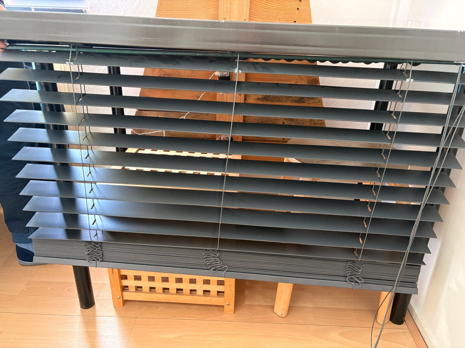 Zwarte jaloezie 92x125 cm, zo goed als nieuw, Huis en Inrichting, Ophalen, Zwart, Zo goed als nieuw, Inclusief montageonderdelen