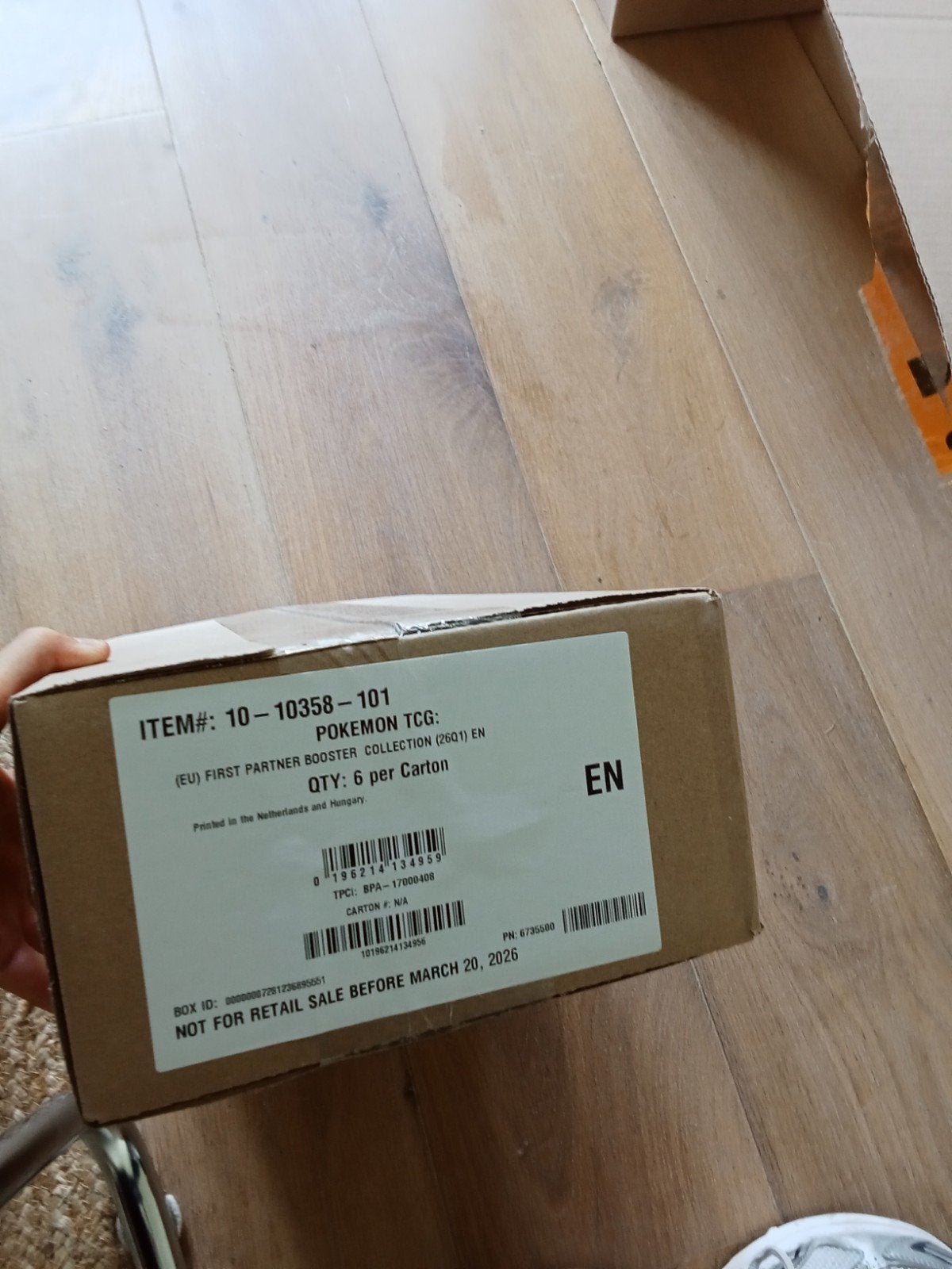 Pokemon First Partner Serie 1 Sealed Case (6 boxen), Ophalen of Verzenden, Nieuw, Boosterbox, Foil