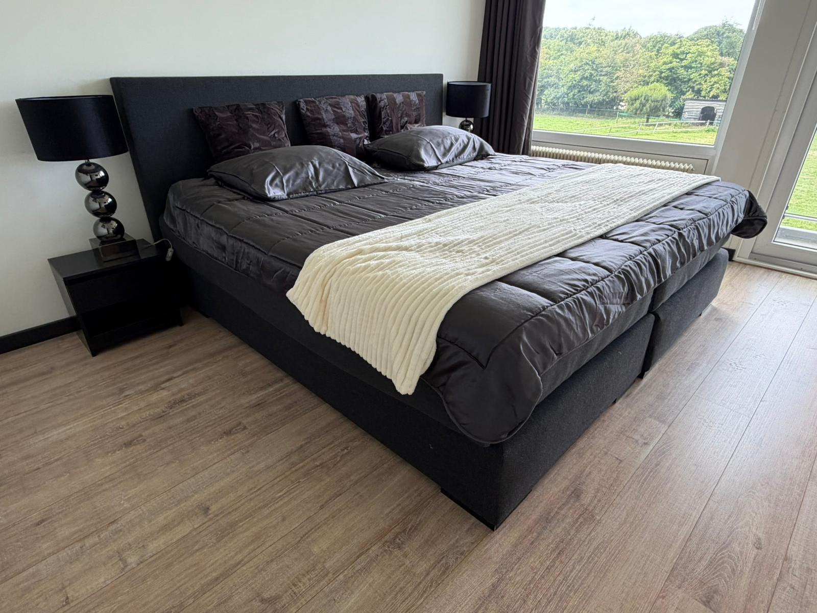 Boxspring Van Der Valk Ariana Deluxe anttaciet 200x200, Ophalen, Tweepersoons, Zo goed als nieuw, Overige maten