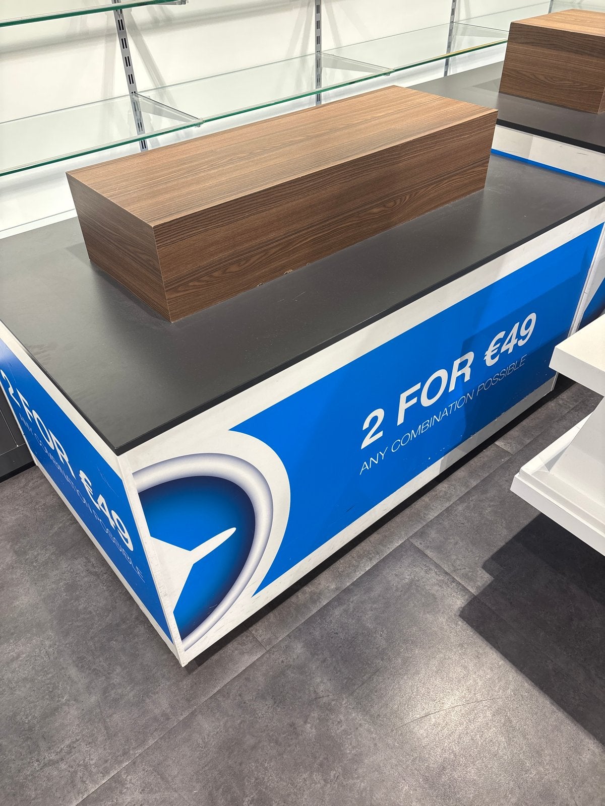 Winkeldisplay met houten opzetstuk, Ophalen, Gebruikt, 150 tot 200 cm, Rechthoekig