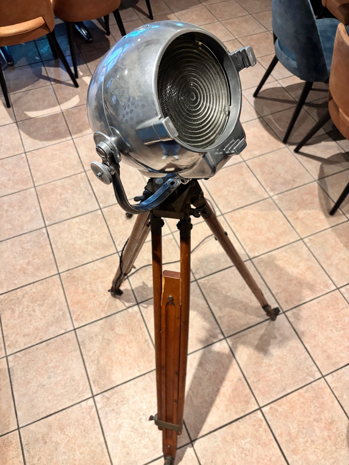 Antieke driepoot lamp / theaterlamp, Ophalen of Verzenden