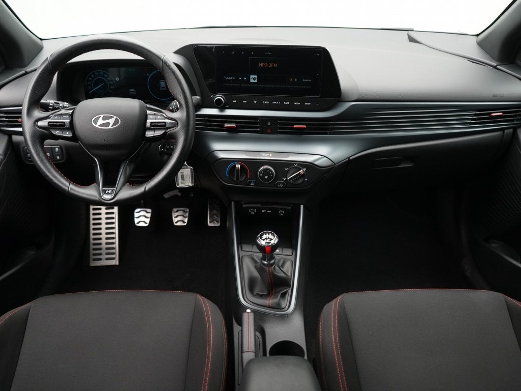 Hyundai i20 1.2 N Line | Navigatie | Private lease 429 p.m., 12 maanden, Gebruikt, Zwart, 4 cilinders