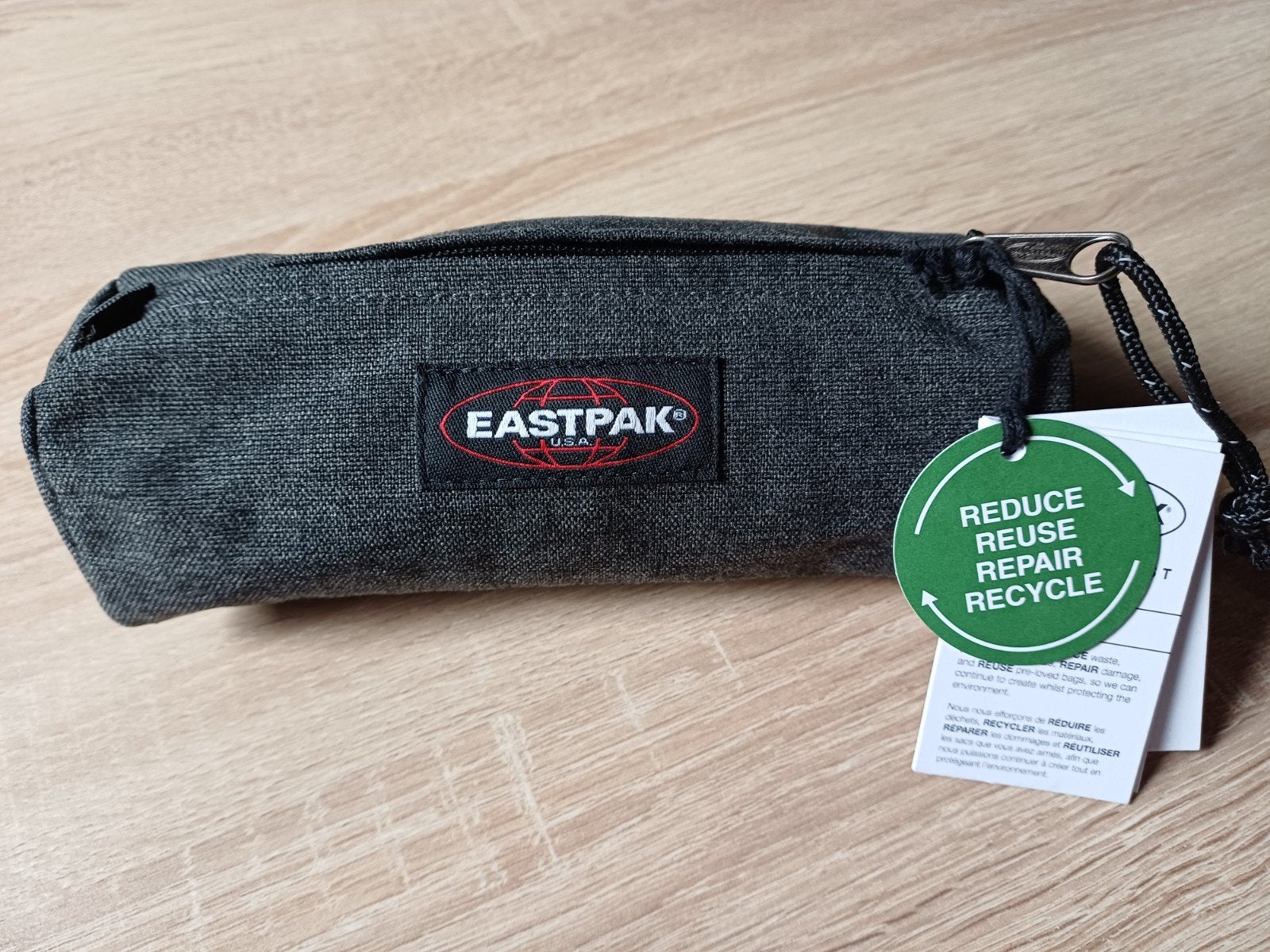 NIEUW mét kaartje EASTPACK ETUI zwart met rits, Ophalen of Verzenden, Nieuw