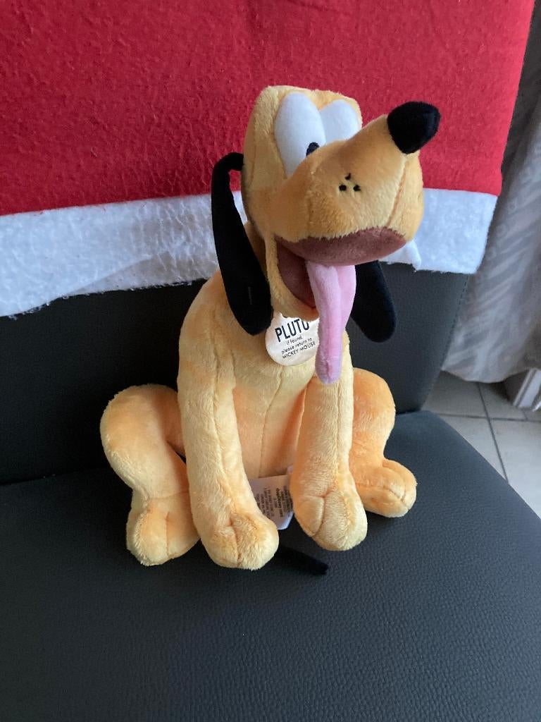 Pluto knuffel ( Disney Store ), Verzamelen, Disney, Ophalen of Verzenden, Goofy of Pluto, Zo goed als nieuw, Knuffel