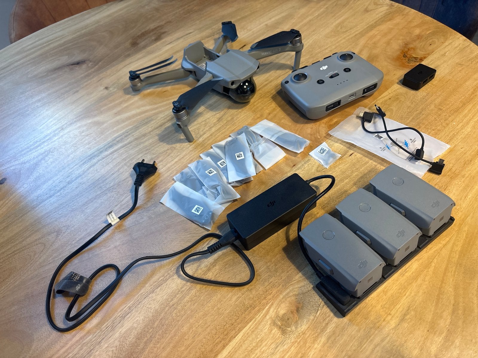 DJI Mavic Air 2 Fly More Combo - Zo goed als nieuw, 250 tot 900 gram, 30 tot 45 minuten, Cameradrone, 5 tot 10 kilometer