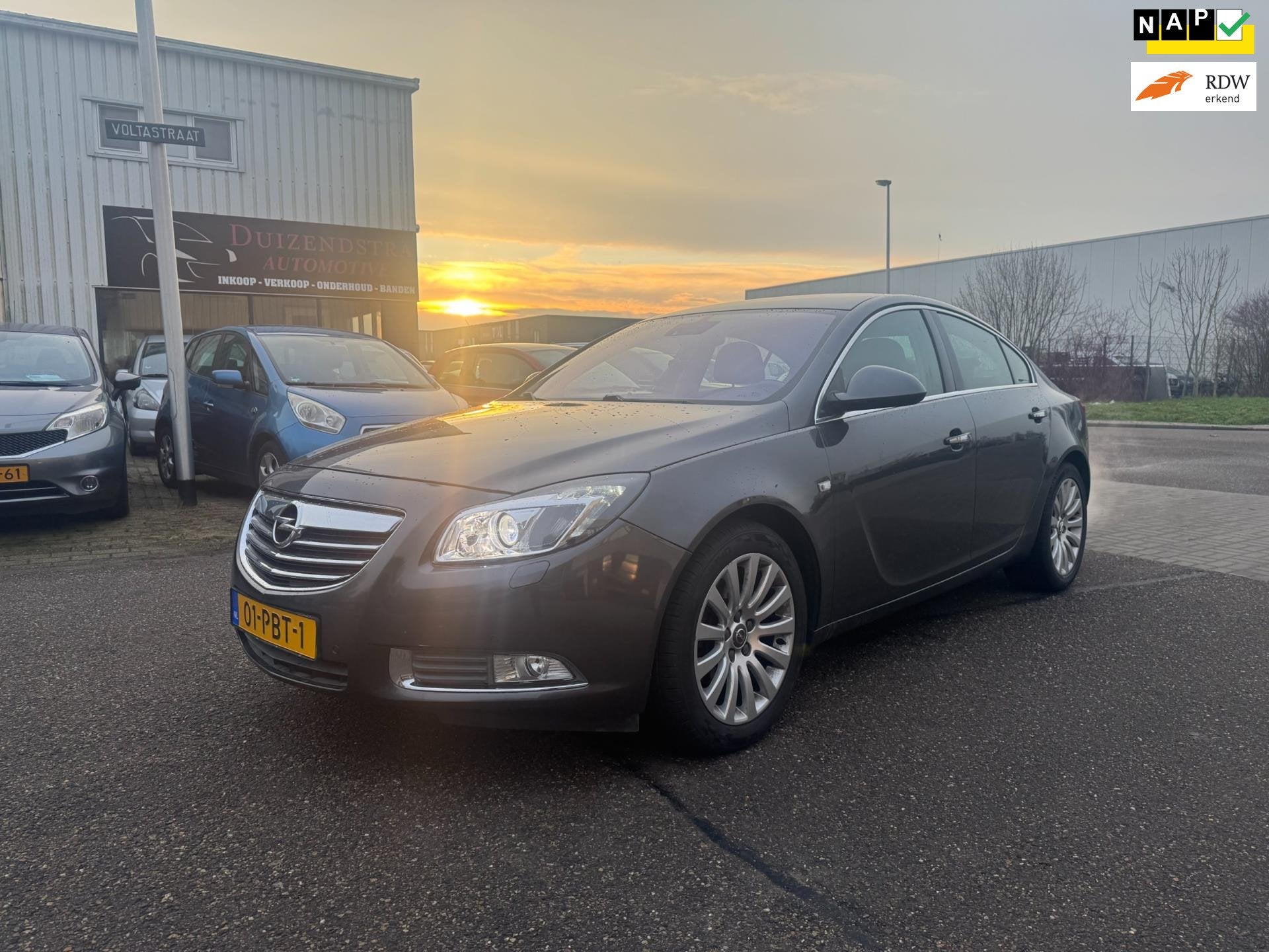 Opel Insignia 2.0 Turbo 220Pk Cosmo Automaat, Auto's, Gebruikt, 4 cilinders, Leder en Stof, 11 km/l