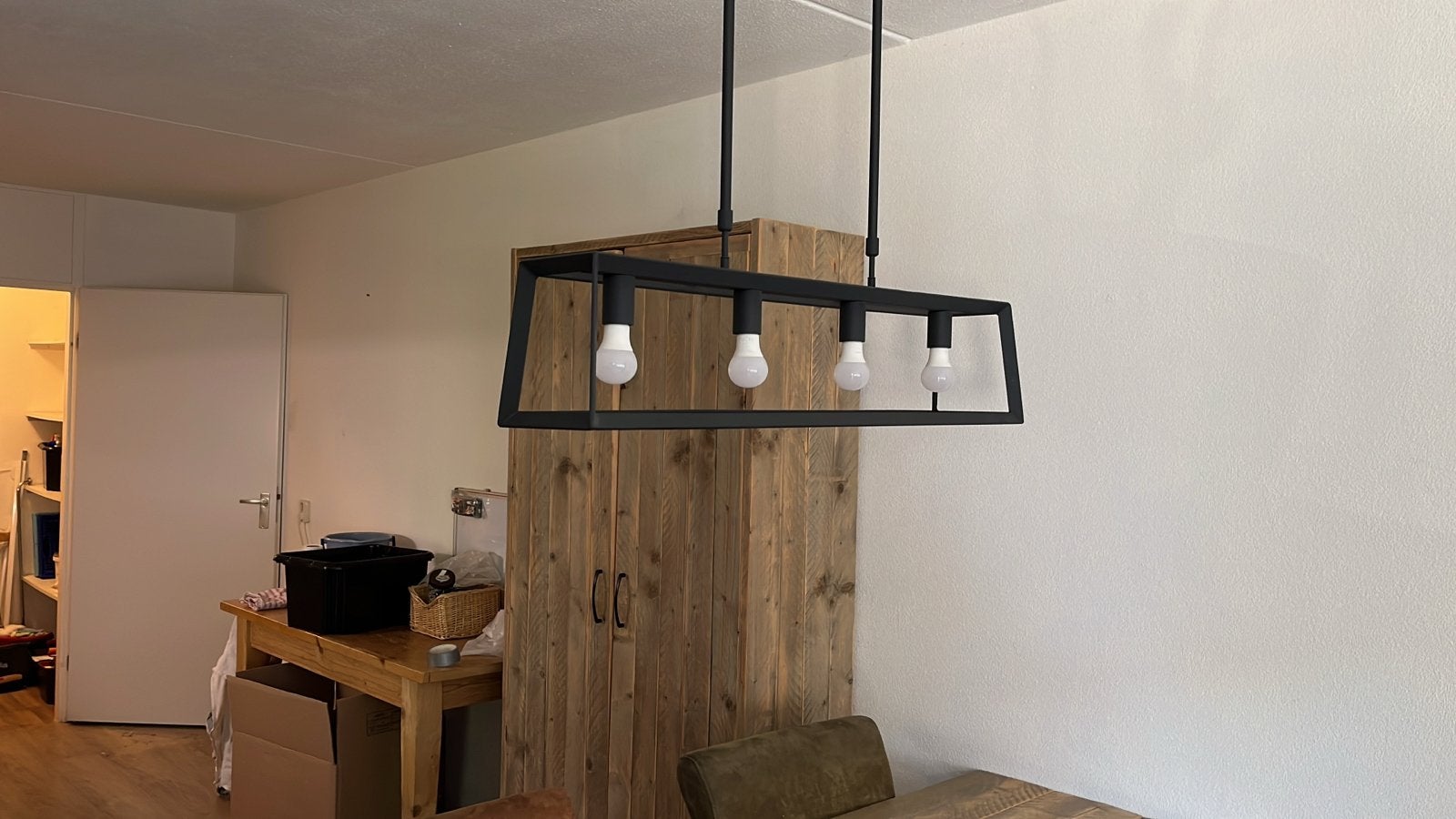 Moderne Zwarte Hanglamp met 4 Lichtpunten, Huis en Inrichting, Lampen | Hanglampen, Ophalen, Zo goed als nieuw, Metaal