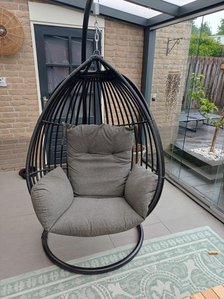 Comfortabele hangstoel met standaard en kussen, Ophalen of Verzenden, Zo goed als nieuw, Aluminium, Loungeset