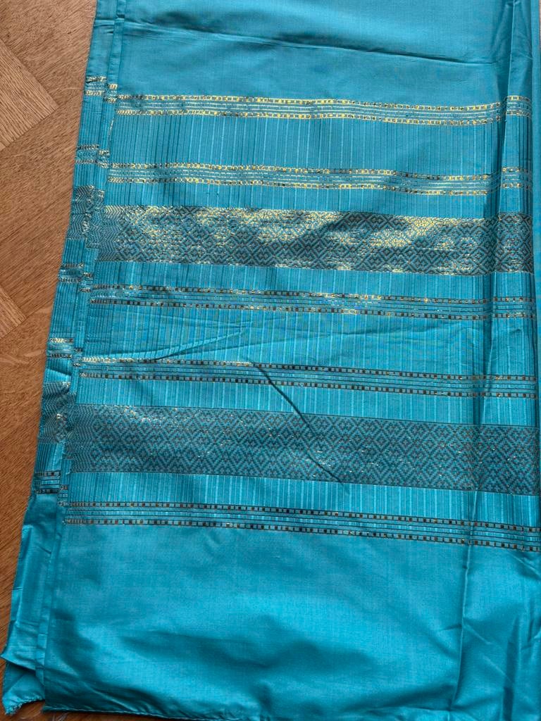 Lap stof nieuwe ongebruikt pure zijde acqua blauw rand goud, Hobby en Vrije tijd, Stoffen en Lappen, Blauw, Ophalen of Verzenden
