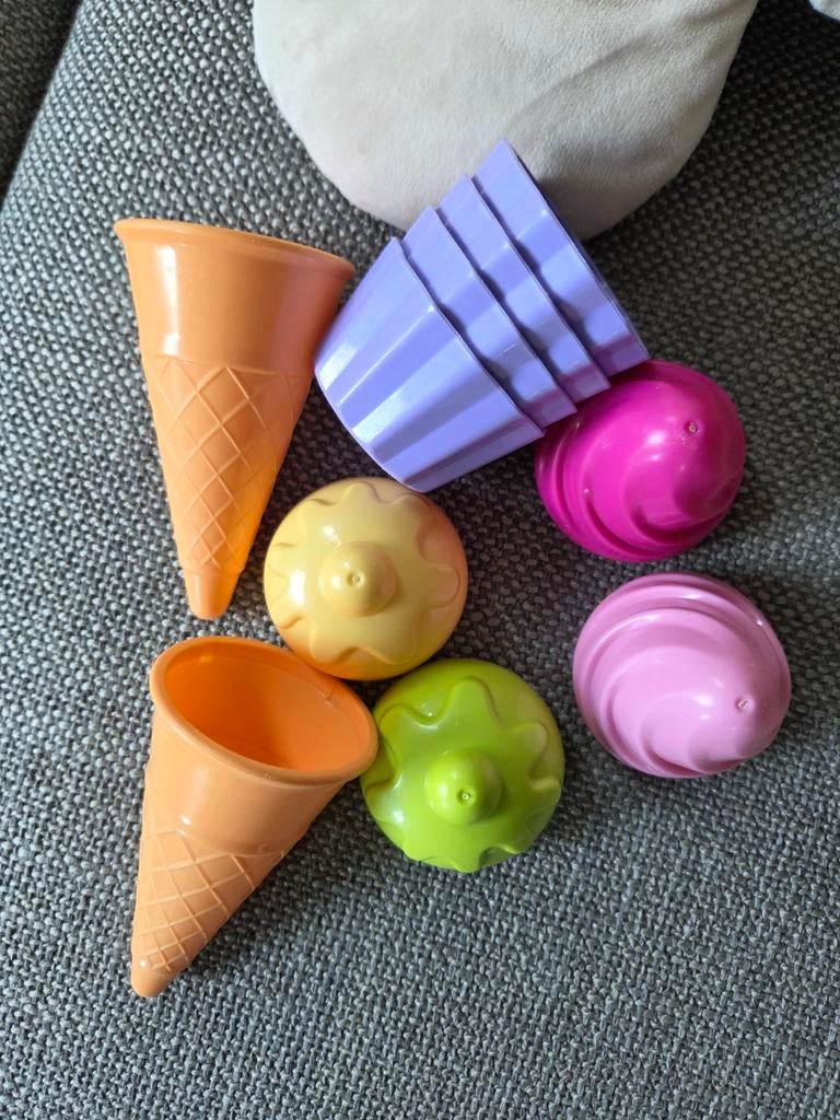 Plastic cupcakes en ijsjes, Ophalen of Verzenden, Gebruikt, Kunststof, Speelkeuken-accessoire