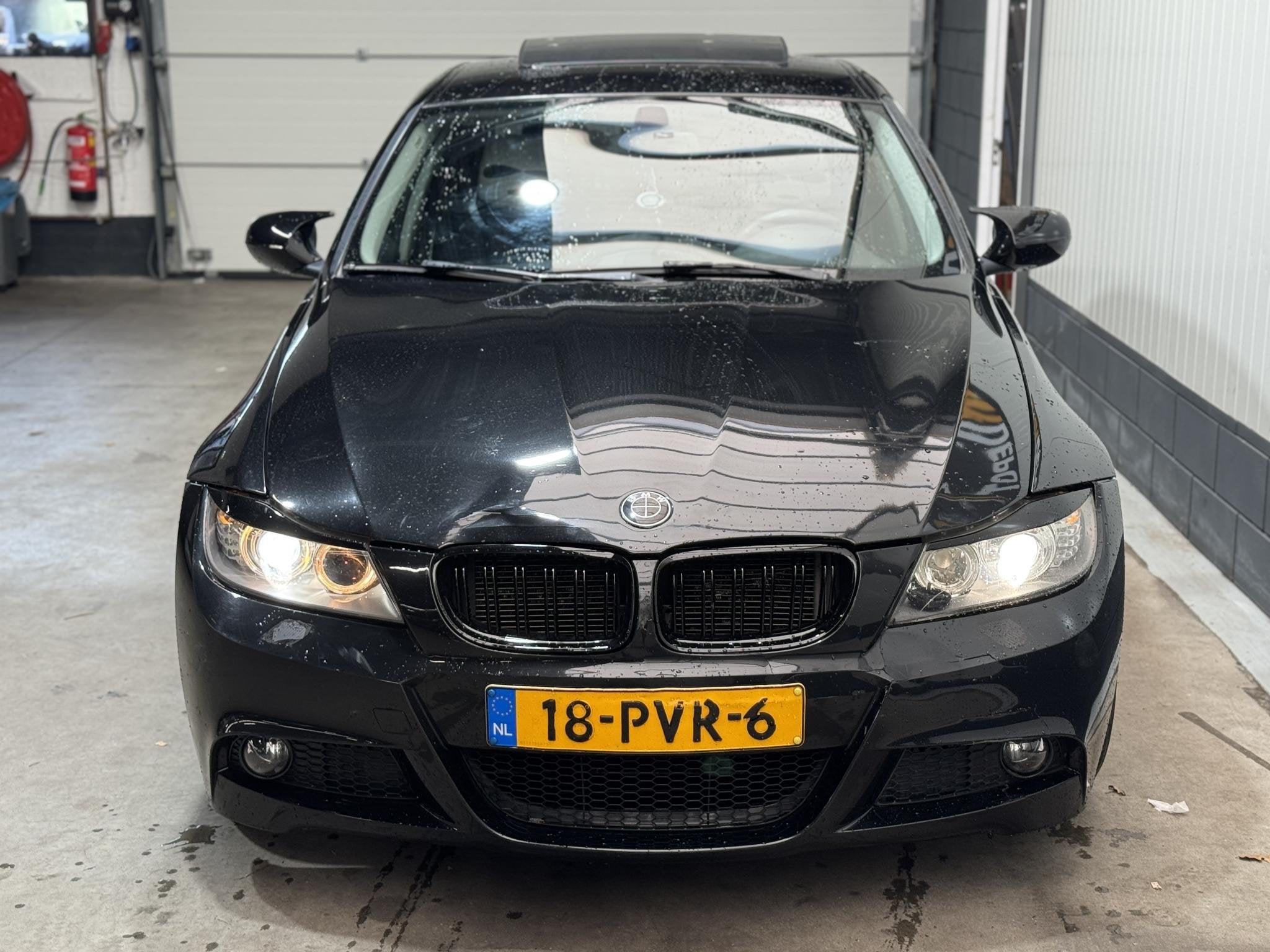 BMW 3-serie 318i Corporate Lease M Line, Auto's, Euro 5, 4 cilinders, Zwart, Origineel Nederlands