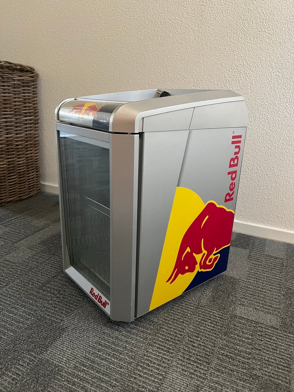 Red Bull Mini Koelkast - Perfect voor Drankjes, Ophalen, Zonder vriesvak, Minder dan 45 cm, Minder dan 85 cm