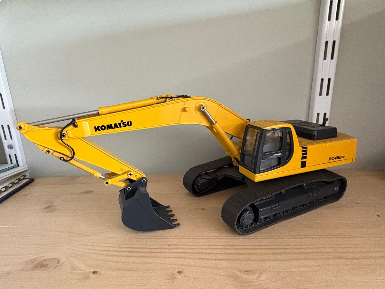 Komatsu PC450LC Graafmachine Model 1:32 (JOAL), Ophalen of Verzenden, Zo goed als nieuw, Tractor of Landbouw, Overige merken