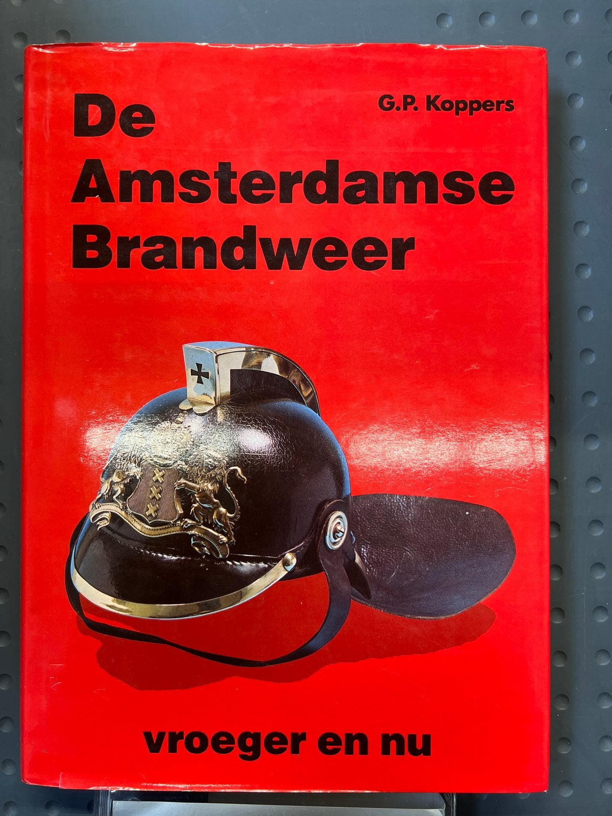 De Amsterdamse Brandweer - vroeger en nu, Ophalen of Verzenden, Gelezen