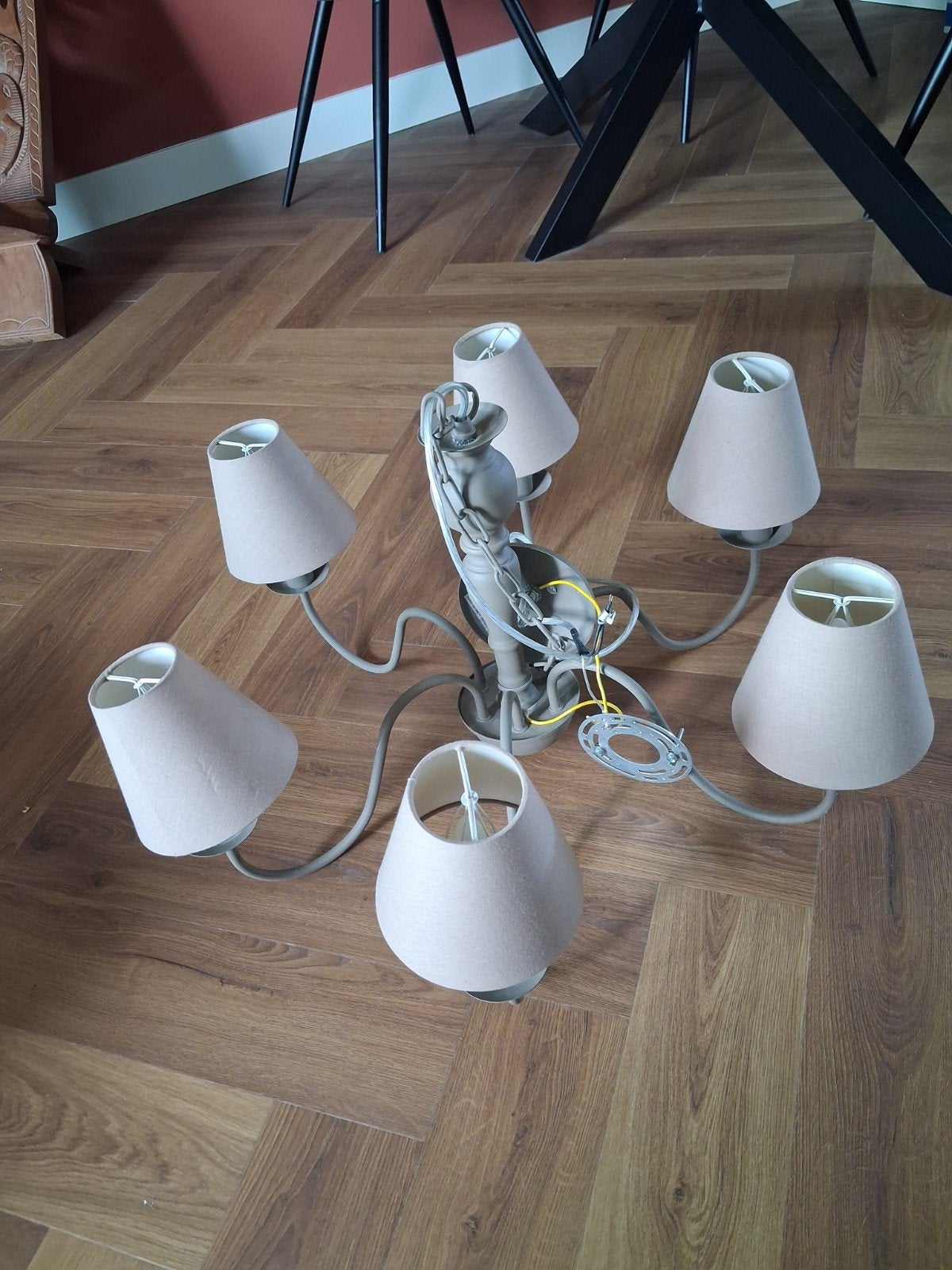 Olijfgroene hanglamp, Ophalen
