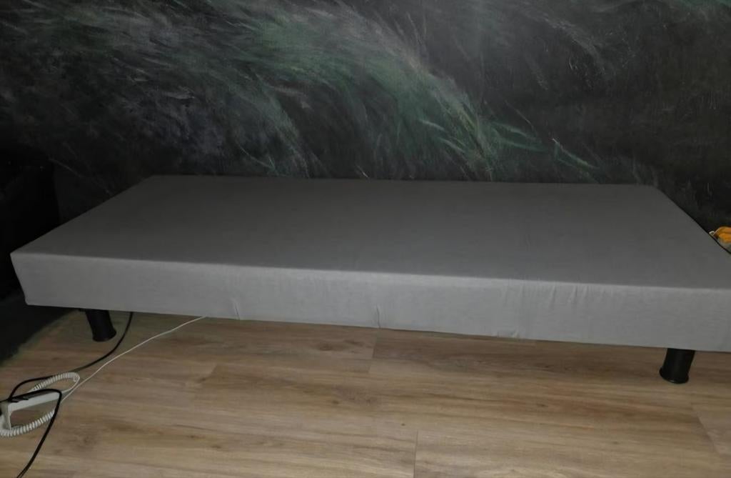 Elektrisch verstelbaar eenpersoonsbed 80x200 cm, lichtgrijs, Ophalen, Verstelbaar, Eenpersoons, Zo goed als nieuw