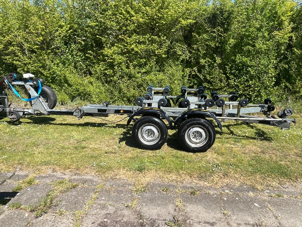 Boottrailer Riba 2500 kg dubbelas NL Kenteken, Watersport en Boten, Boottrailers, Ophalen, Gebruikt, 1500 tot 3000 kg, 6 tot 9 meter
