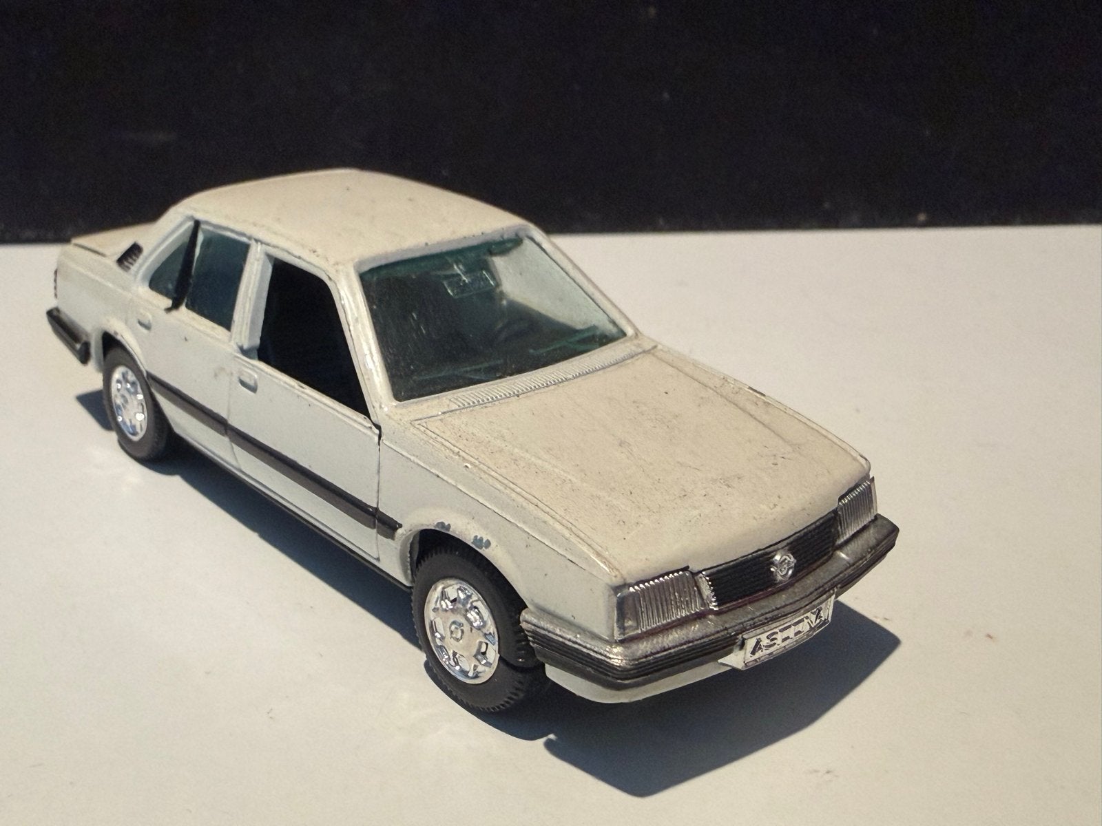 Gama Opel Ascona 1:43 modelauto - Made in Western Germany, Ophalen of Verzenden, Gebruikt, Auto, Gama