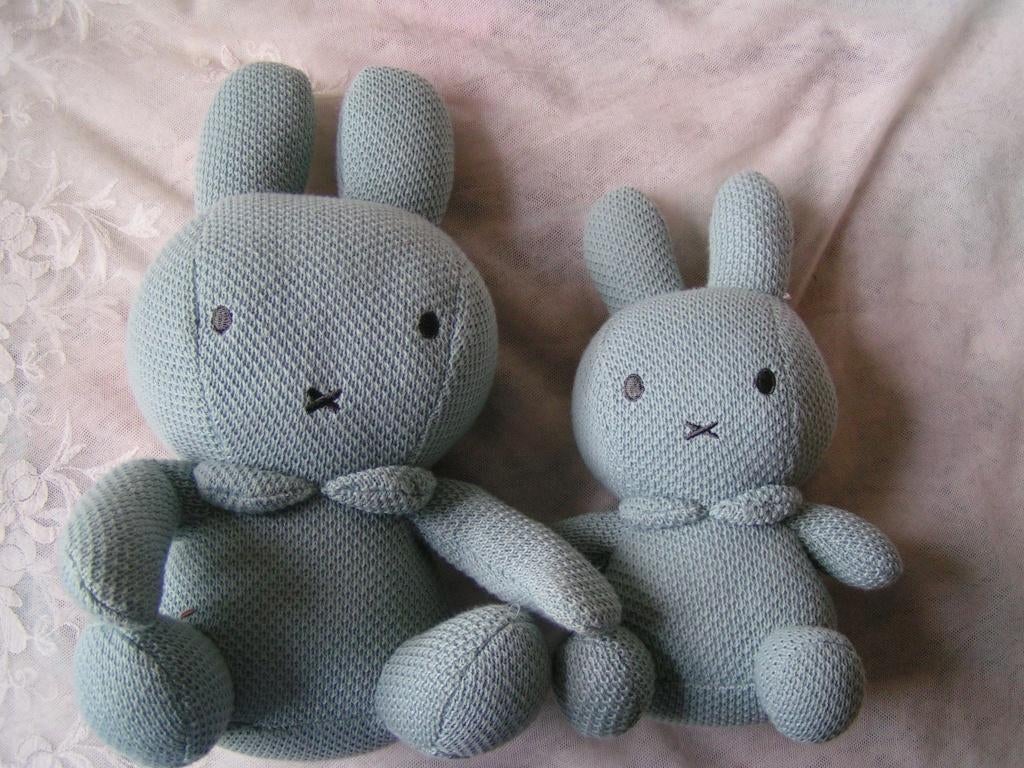 2 gebreide Nijntje knuffels nr XX 357, Verzenden, Zo goed als nieuw, Blauw, Overige typen