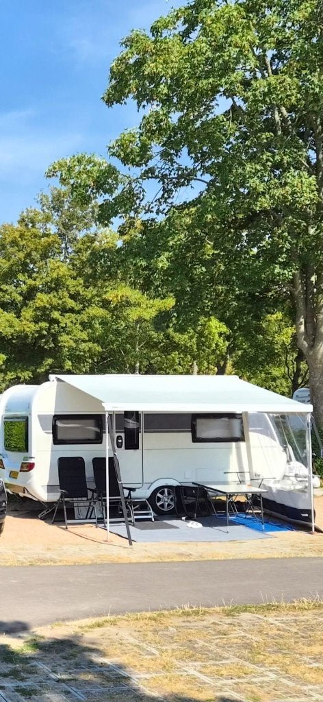 Zeer goed onderhouden Hobby Excellent Edition 460 UFE, Schokbreker, Rondzit, Hobby, Frans bed