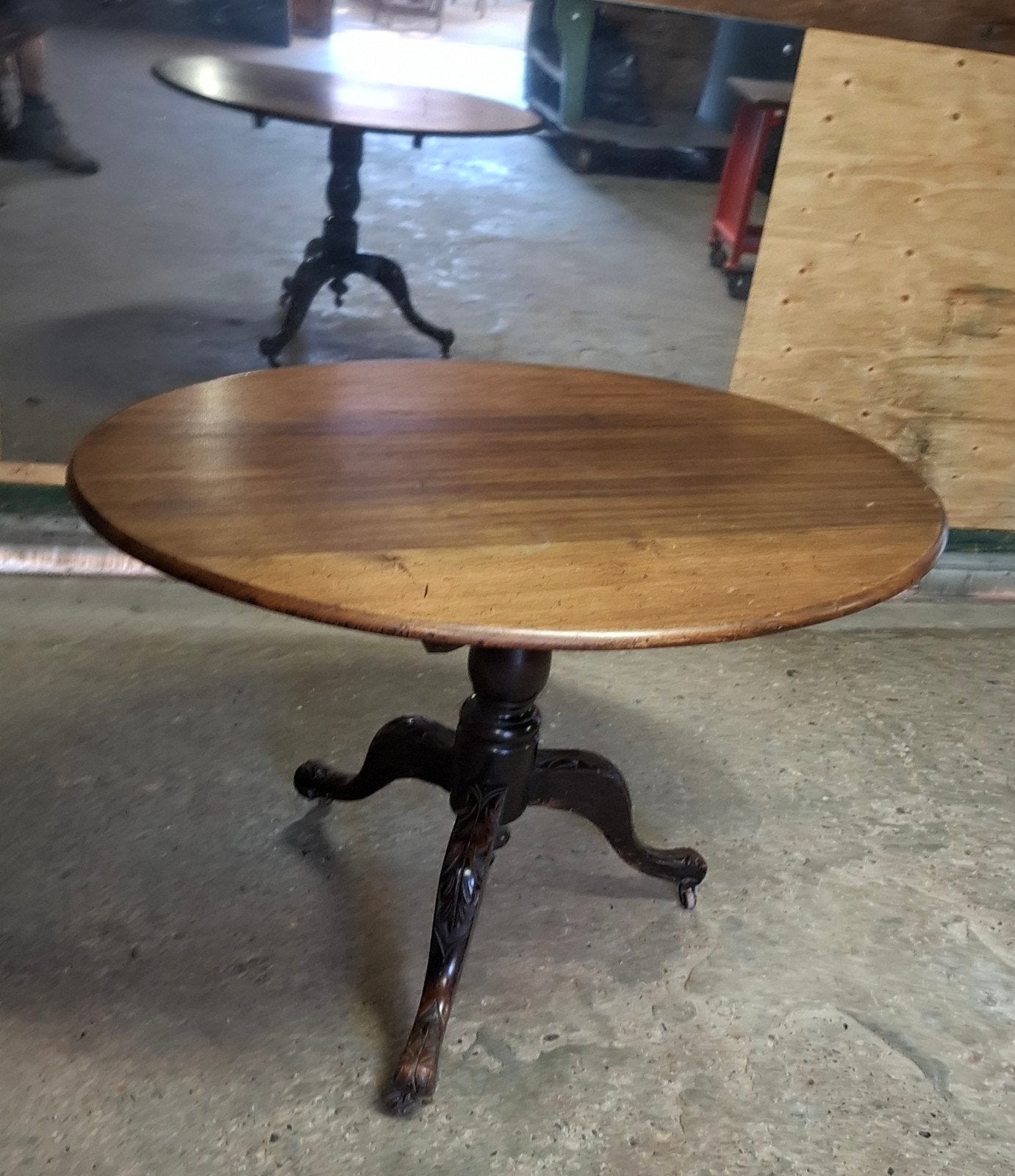 Antieke ovale tafel, Ophalen